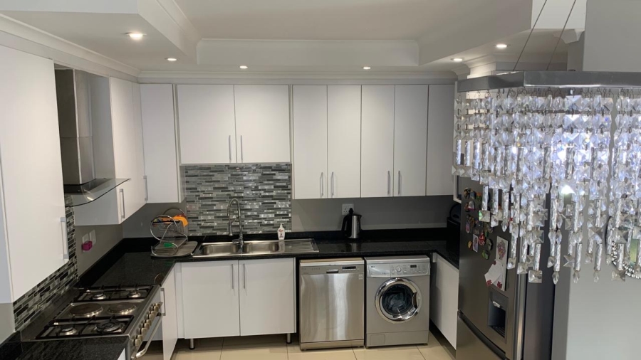 4 Bedroom Property for Sale in Blue Hills Gauteng