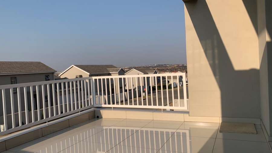 4 Bedroom Property for Sale in Blue Hills Gauteng