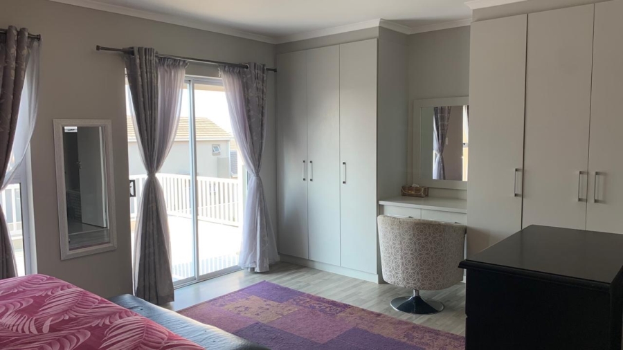 4 Bedroom Property for Sale in Blue Hills Gauteng