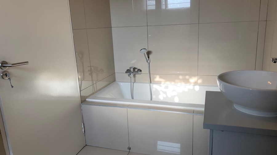 4 Bedroom Property for Sale in Blue Hills Gauteng