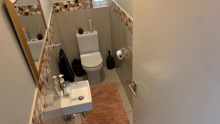 4 Bedroom Property for Sale in Blue Hills Gauteng