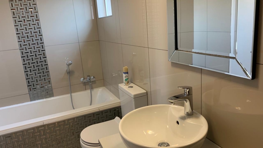 4 Bedroom Property for Sale in Blue Hills Gauteng