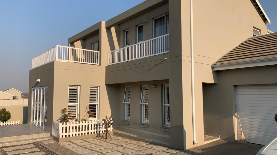 4 Bedroom Property for Sale in Blue Hills Gauteng