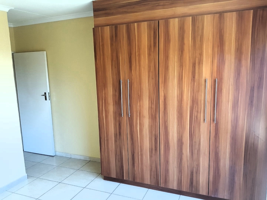 To Let 2 Bedroom Property for Rent in Garsfontein Gauteng
