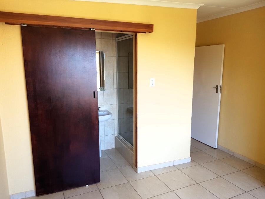 To Let 2 Bedroom Property for Rent in Garsfontein Gauteng