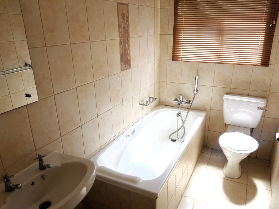 To Let 2 Bedroom Property for Rent in Garsfontein Gauteng