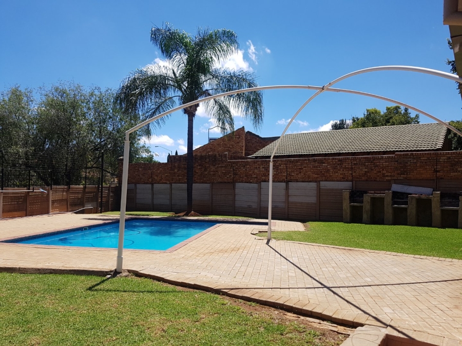 To Let 2 Bedroom Property for Rent in Garsfontein Gauteng