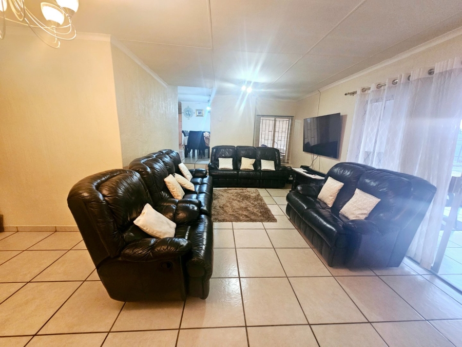 4 Bedroom Property for Sale in Heuweloord Gauteng