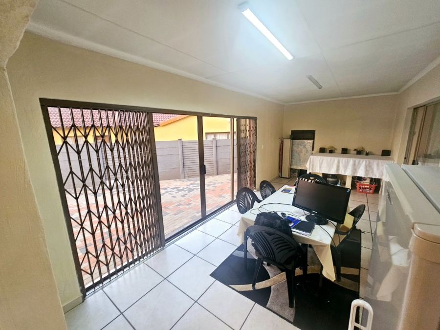 4 Bedroom Property for Sale in Heuweloord Gauteng