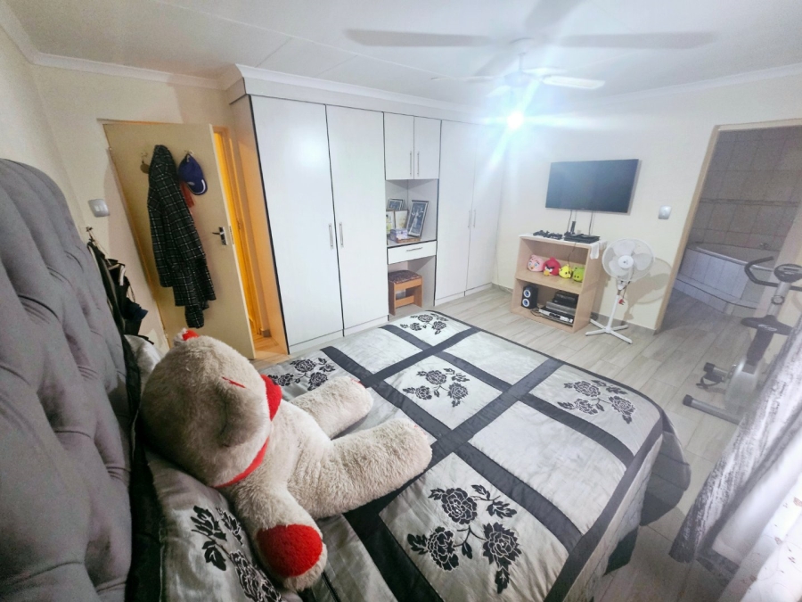 4 Bedroom Property for Sale in Heuweloord Gauteng