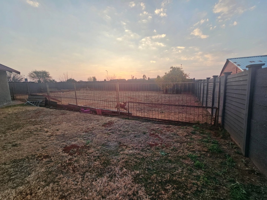 4 Bedroom Property for Sale in Heuweloord Gauteng