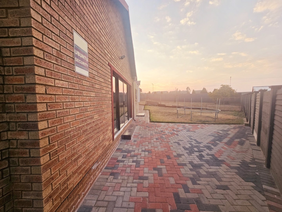 4 Bedroom Property for Sale in Heuweloord Gauteng