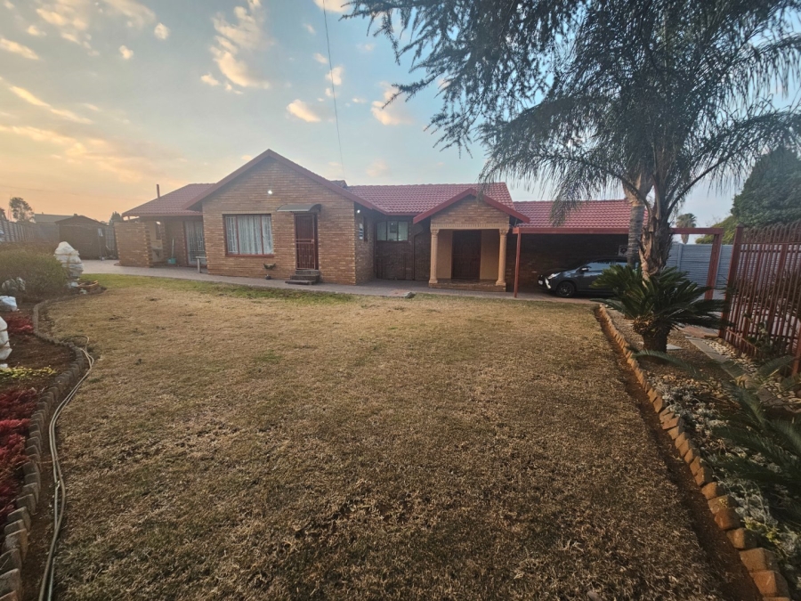 4 Bedroom Property for Sale in Heuweloord Gauteng