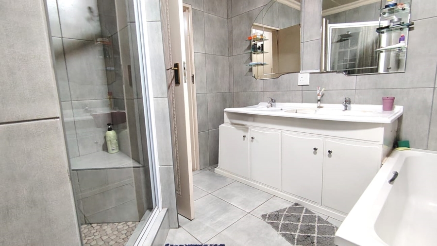 3 Bedroom Property for Sale in Three Rivers Gauteng