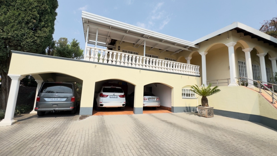 6 Bedroom Property for Sale in Zwartkop Gauteng