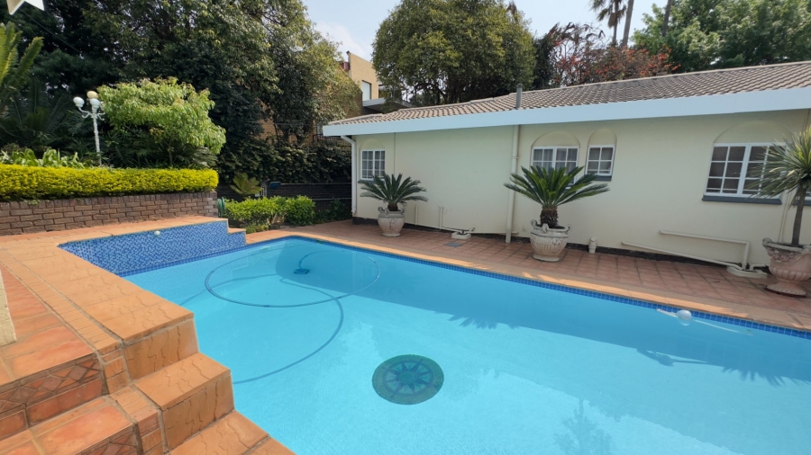 6 Bedroom Property for Sale in Zwartkop Gauteng