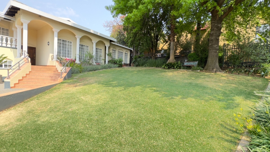 6 Bedroom Property for Sale in Zwartkop Gauteng