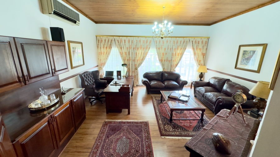 6 Bedroom Property for Sale in Zwartkop Gauteng