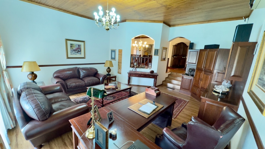 6 Bedroom Property for Sale in Zwartkop Gauteng