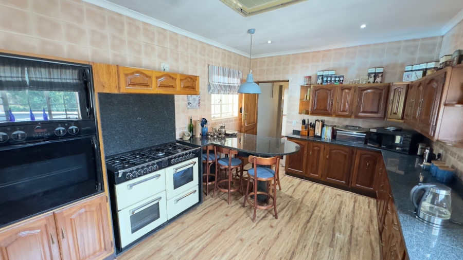 6 Bedroom Property for Sale in Zwartkop Gauteng