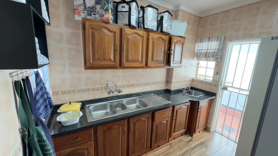 6 Bedroom Property for Sale in Zwartkop Gauteng