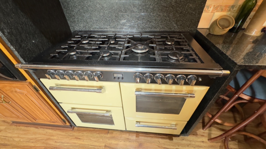 6 Bedroom Property for Sale in Zwartkop Gauteng