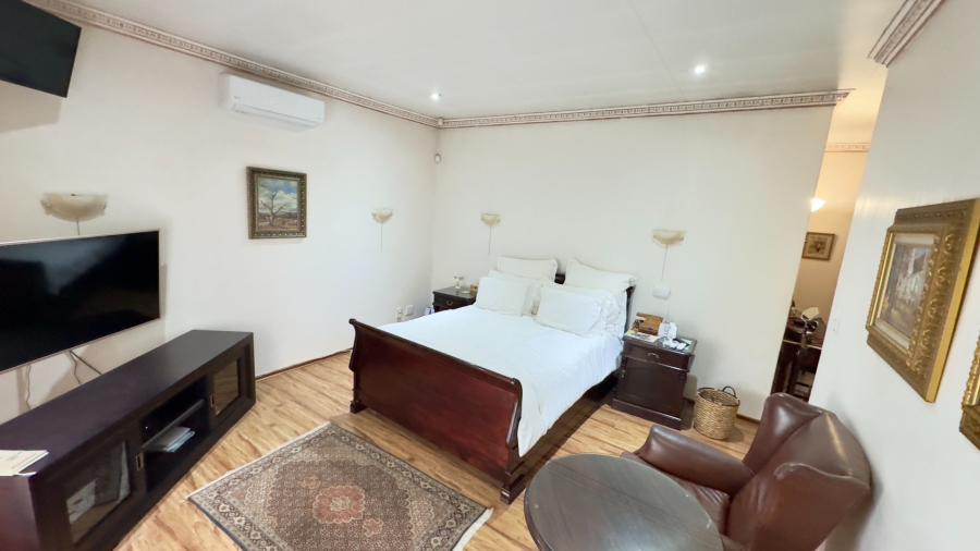 6 Bedroom Property for Sale in Zwartkop Gauteng