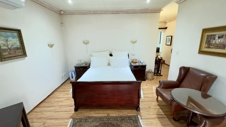 6 Bedroom Property for Sale in Zwartkop Gauteng