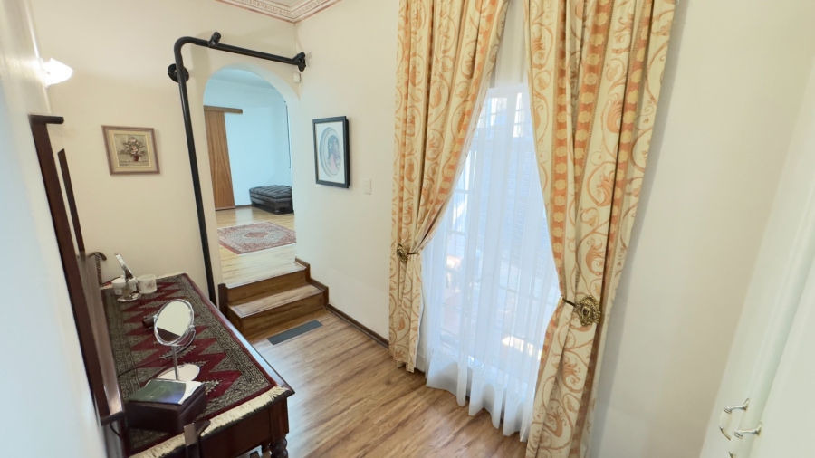 6 Bedroom Property for Sale in Zwartkop Gauteng