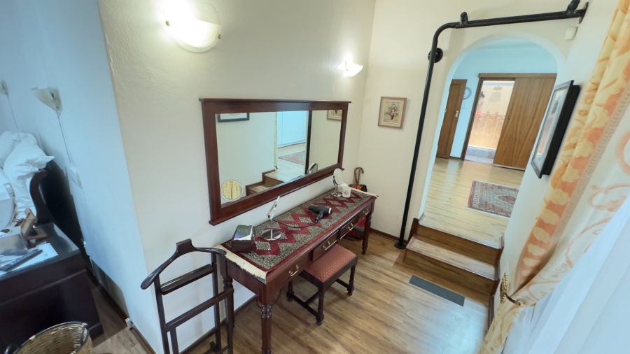 6 Bedroom Property for Sale in Zwartkop Gauteng