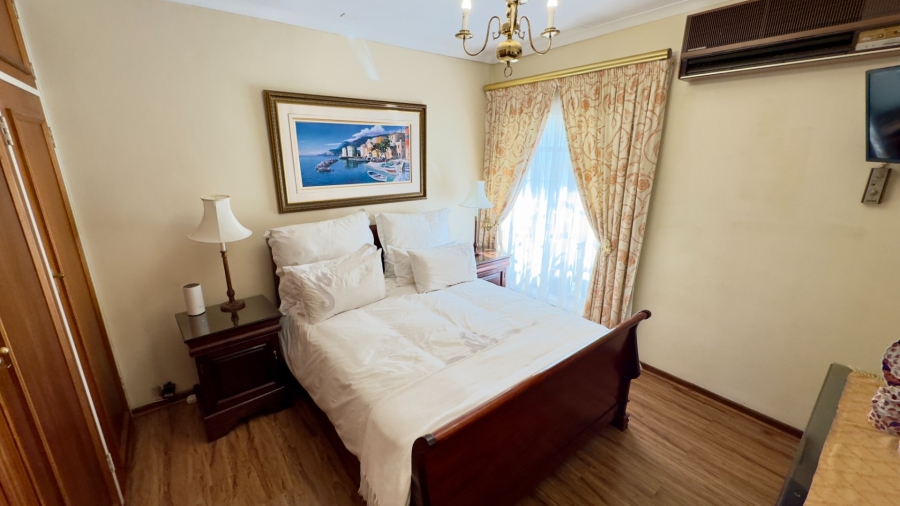 6 Bedroom Property for Sale in Zwartkop Gauteng