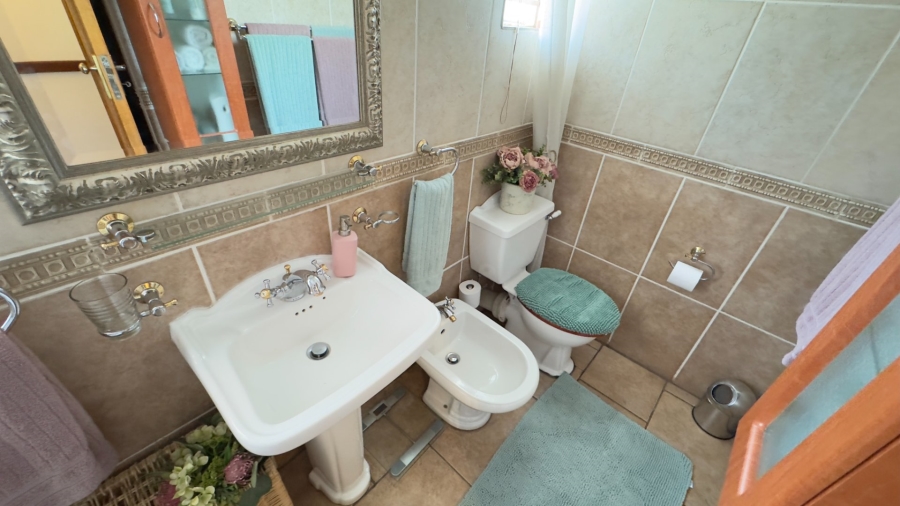 6 Bedroom Property for Sale in Zwartkop Gauteng