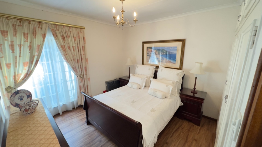 6 Bedroom Property for Sale in Zwartkop Gauteng