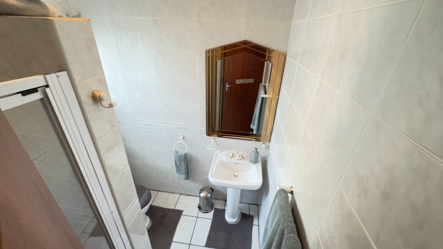 6 Bedroom Property for Sale in Zwartkop Gauteng