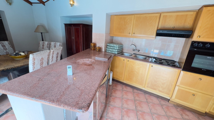 6 Bedroom Property for Sale in Zwartkop Gauteng