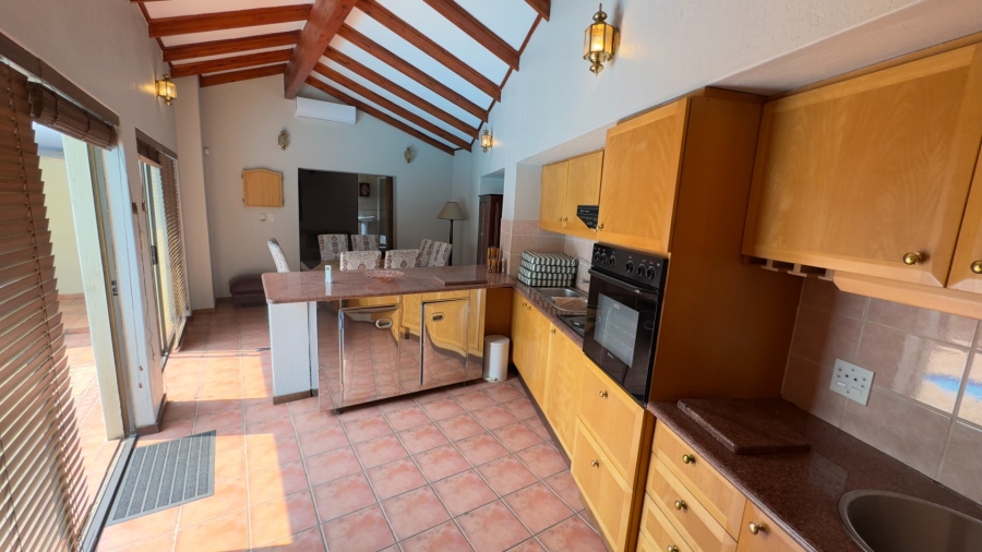 6 Bedroom Property for Sale in Zwartkop Gauteng