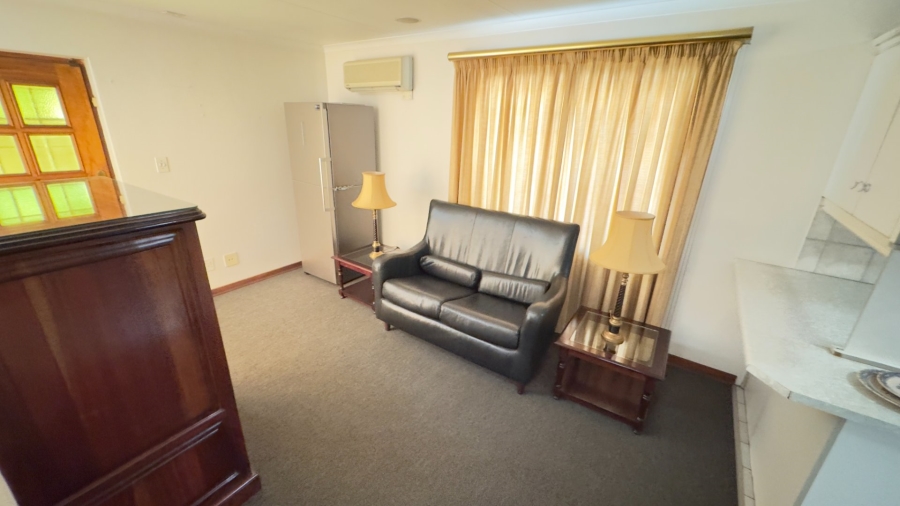 6 Bedroom Property for Sale in Zwartkop Gauteng