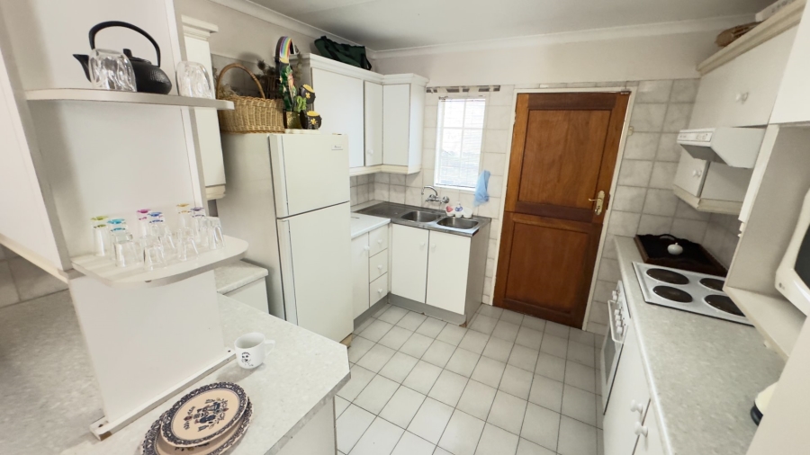 6 Bedroom Property for Sale in Zwartkop Gauteng