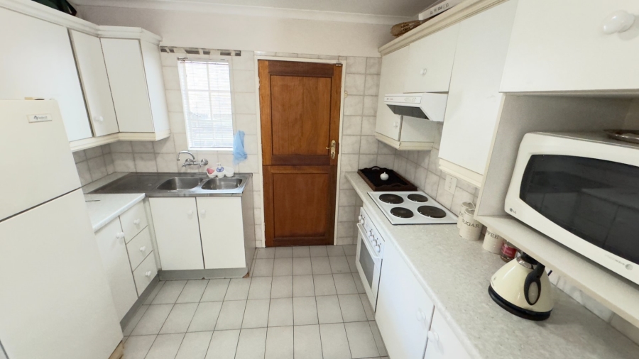 6 Bedroom Property for Sale in Zwartkop Gauteng