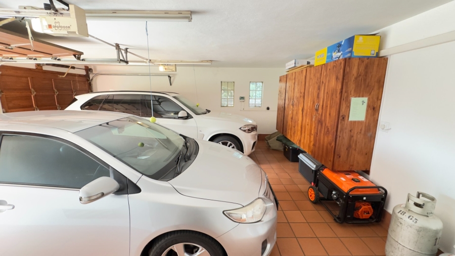 6 Bedroom Property for Sale in Zwartkop Gauteng