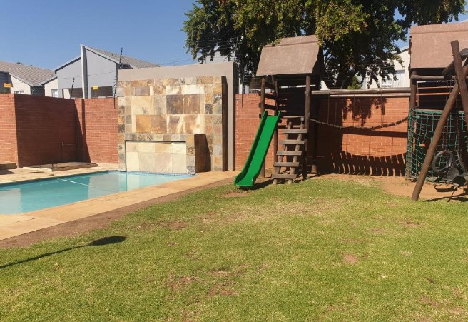 To Let 2 Bedroom Property for Rent in North Riding Gauteng