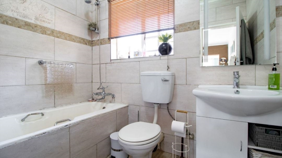 3 Bedroom Property for Sale in Van Riebeeck Park Gauteng