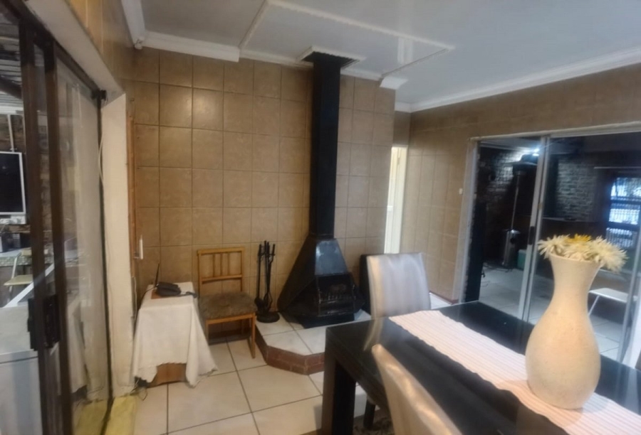 3 Bedroom Property for Sale in Crystal Park Gauteng