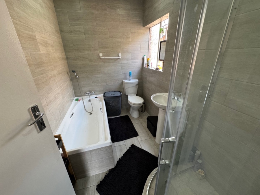 2 Bedroom Property for Sale in Birchleigh Gauteng