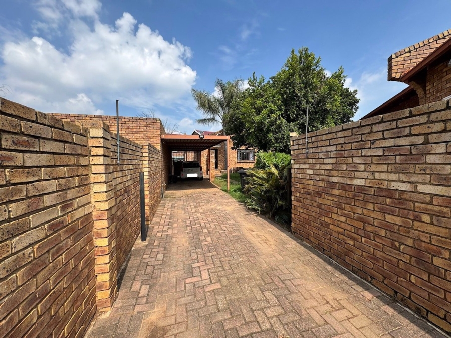 2 Bedroom Property for Sale in Birchleigh Gauteng