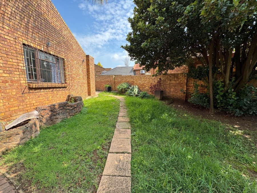 2 Bedroom Property for Sale in Birchleigh Gauteng