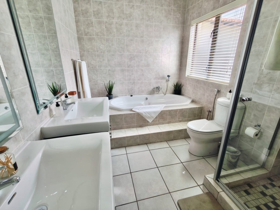 4 Bedroom Property for Sale in Vaal Marina Gauteng