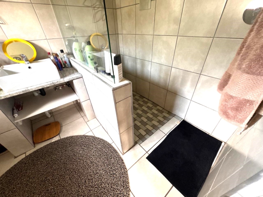 4 Bedroom Property for Sale in Raslouw Gauteng