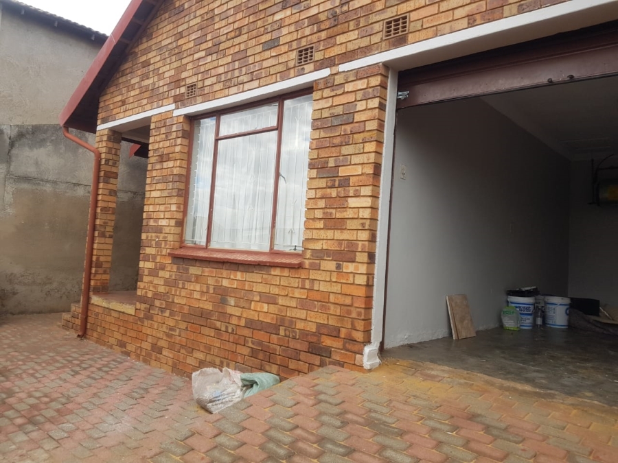 To Let 2 Bedroom Property for Rent in Klipspruit Gauteng