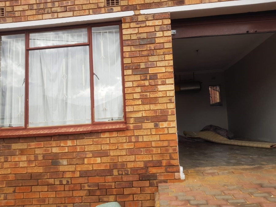 To Let 2 Bedroom Property for Rent in Klipspruit Gauteng